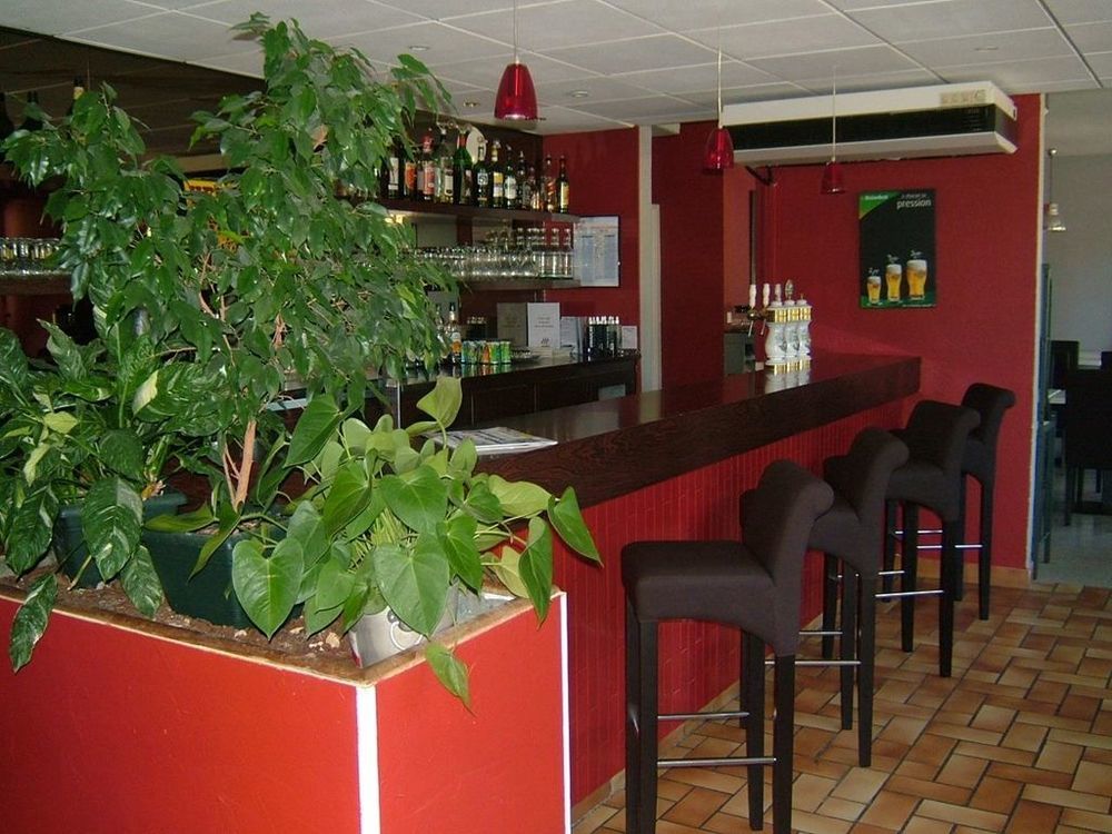 Kyriad Martigues Sud Ресторант снимка